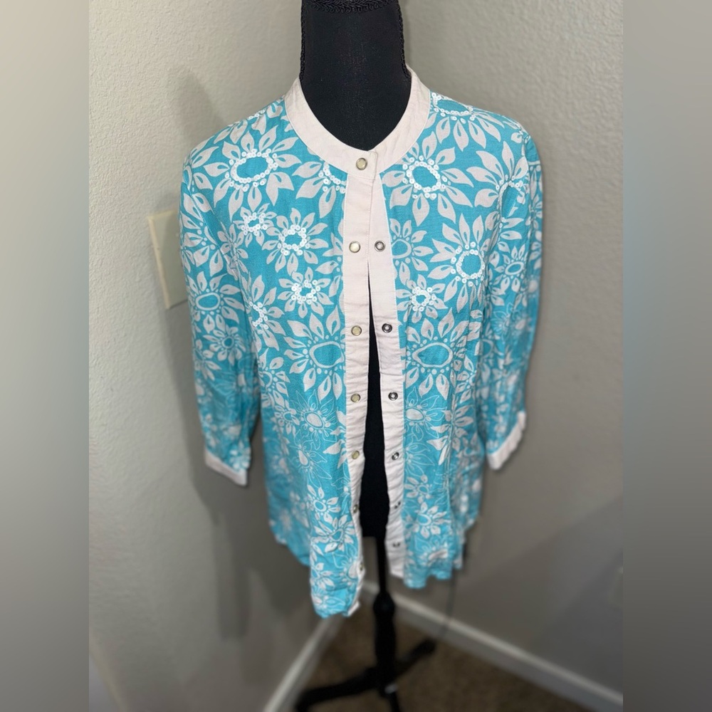 Bob Mackie blue with white floral sequin snap button front shirt- size‎ Medium